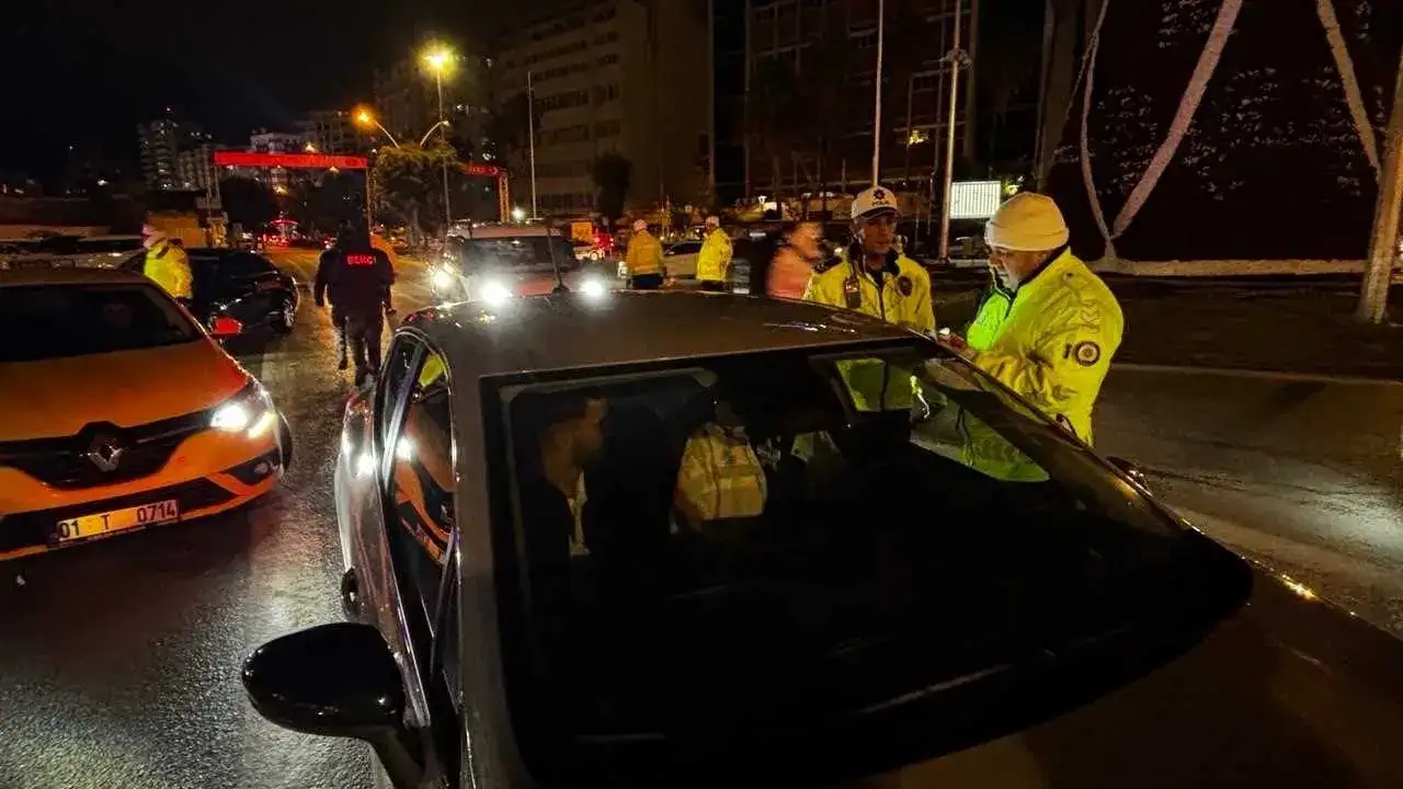 Adana’da “Ceza Yazmayın” Israrı Kameraya Saldırıyla Bitti! 1